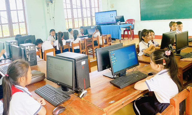Các trường học trên địa bàn đã triển khai ứng dụng công nghệ thông tin kết nối, đáp ứng việc thực hiện chuyển đổi số trong công tác dạy và học.