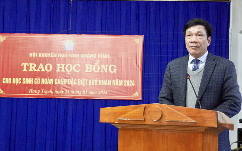 Đồng chí Phó Chủ tịch Thường trực HĐND tỉnh Nguyễn Công Huấn phát biểu tại buổi lễ.