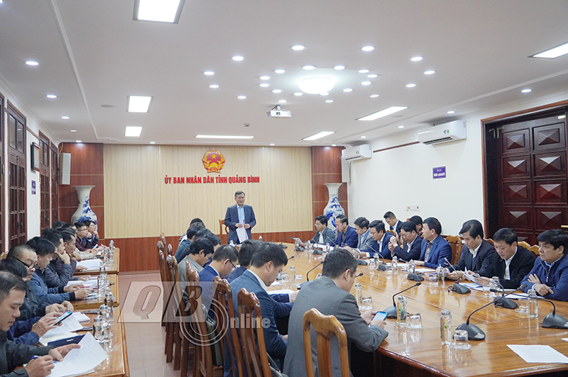 Đồng chí Chủ tịch UBND tỉnh Trần Thắng phát biểu chỉ đạo tại cuộc họp.