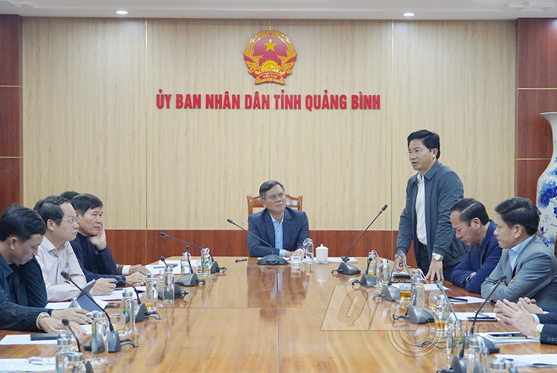Đồng chí Bí thư Thị ủy Ba Đồn Trương An Ninh phát biểu tại cuộc họp.