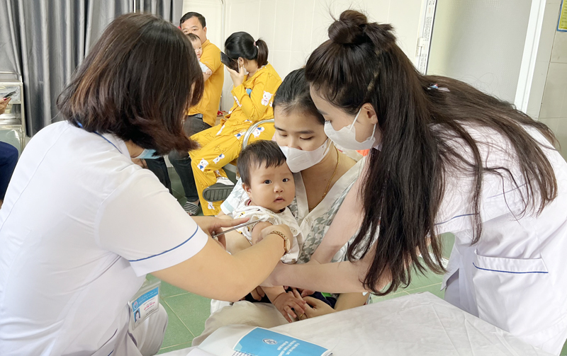Quảng Bình triển khai tiêm bù vắc xin cho trẻ ngay khi nhận được nguồn vắc xin từ Viện Pasteur Nha Trang.