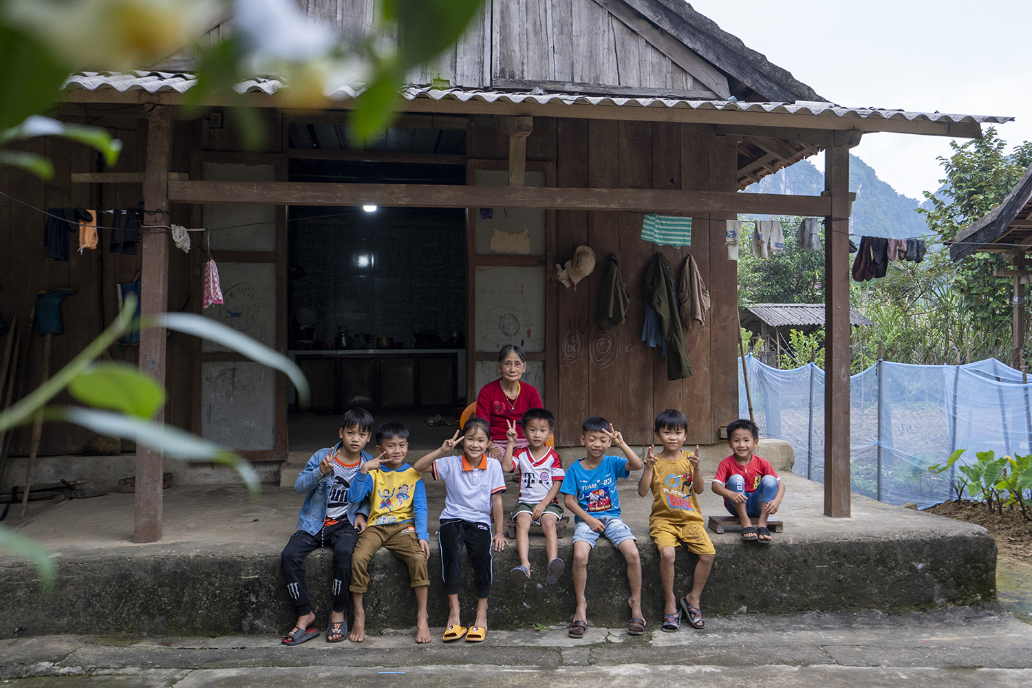 Cuộc sống yên bình của làng quê Tân Hóa.
