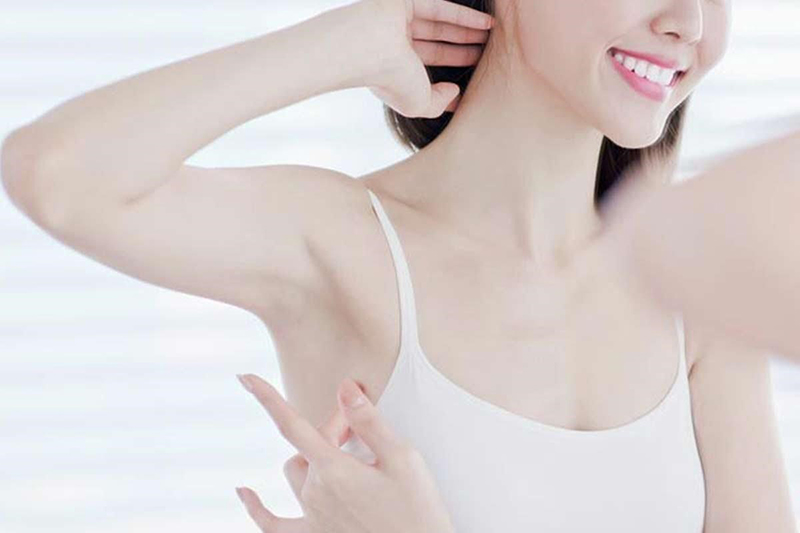 Tuân thủ các lưu ý khi triệt lông nách để không gây nên các tổn thương cho vùng da