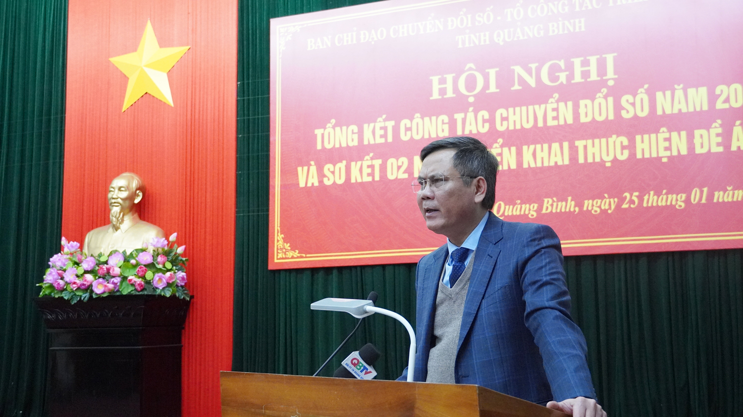 Đồng chí Chủ tịch UBND tỉnh Trần Thắng phát biểu kết luận hội nghị. 