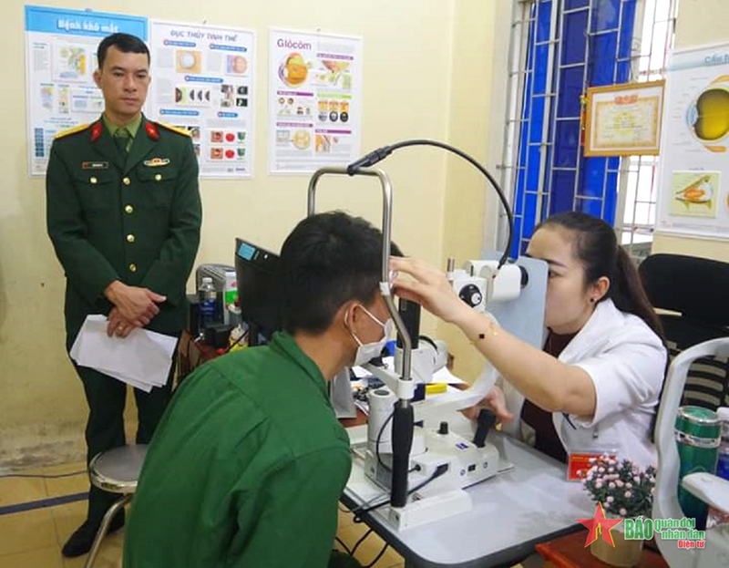 Các địa phương tỉnh Quảng Bình đưa hệ thống máy móc, thiết bị hiện đại vào khám sức khỏe thanh niên nhập ngũ.