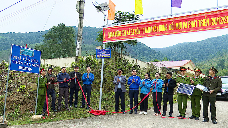 Thị đoàn Ba Đồn tổ chức khánh thành Công trình thanh niên “Tuyến đường điện sáng nông thôn mới nâng cao xã Quảng Sơn”