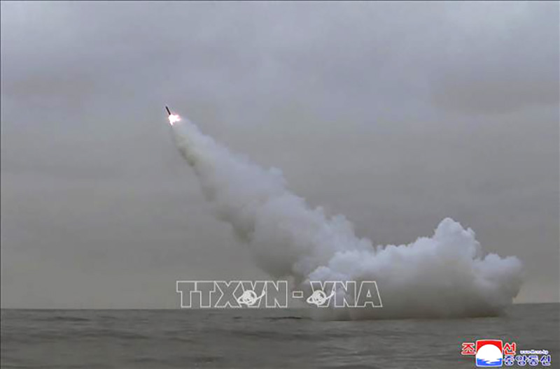 Hình ảnh do Hãng thông tấn trung ương Triều Tiên KCNA đăng phát ngày 13/3/2023 về vụ phóng thử tên lửa hành trình chiến lược dưới nước của Triều Tiên ở ngoài khơi Vịnh Gyeongpo. Ảnh tư liệu: AFP/TTXVN