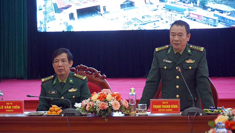 Đồng chí Đại tá Trịnh Thanh Bình, Chỉ huy trưởng Bộ Chỉ huy BĐBP tỉnh phát biểu tạo buổi gặp mặt
