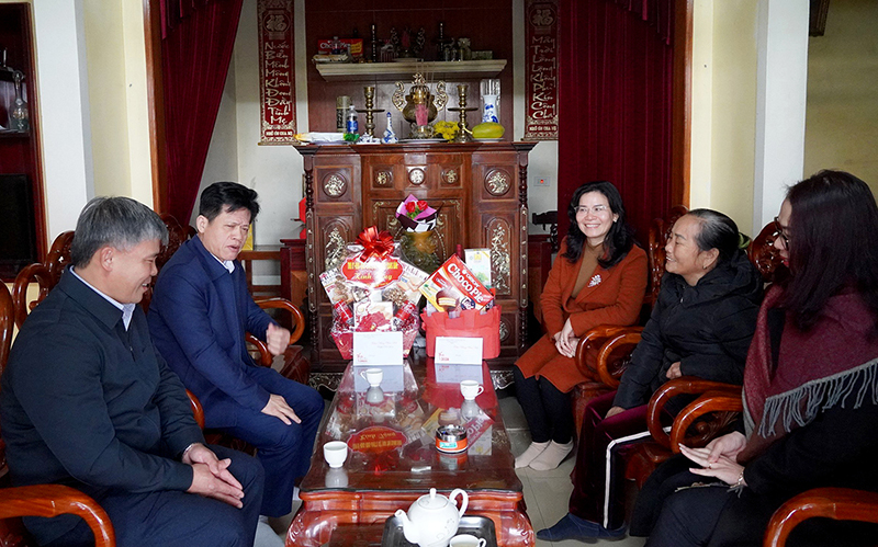 Đồng chí Lê Văn Bảo thăm Tết gia đình nguyên Ủy viên Ban Thường vụ, nguyên Trưởng ban Dân vận Tỉnh ủy Nguyễn Hồng Thanh