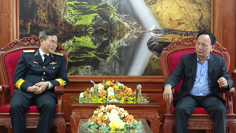 Đồng chí Chuẩn Đô đốc Nguyễn Đăng Tiến gửi lời cảm ơn tình cảm, sự quan tâm của lãnh đạo, cán bộ và nhân dân Quảng Bình đối với cán bộ, chiến sỹ Vùng 3 Hải quân thời gian qua.
