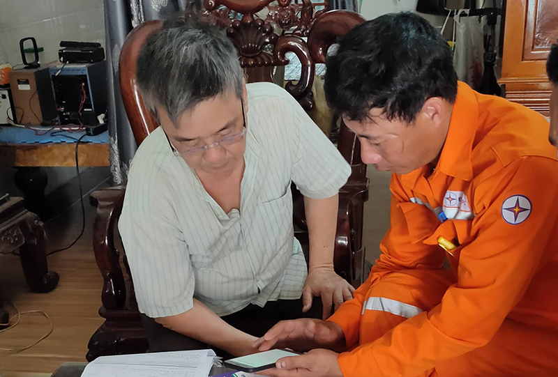 Điện lực Quảng Trạch hoàn thành thay đổi lịch ghi chỉ số công tơ