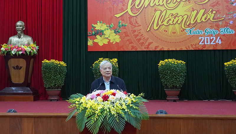 Đồng chí Trần Hoà, nguyên Ủy viên Trung ương Đảng, nguyên Bí thư Tỉnh uỷ, nguyên Phó Chủ nhiệm Ủy ban Kiểm tra Trung ương phát biểu tại buổi gặp mặt