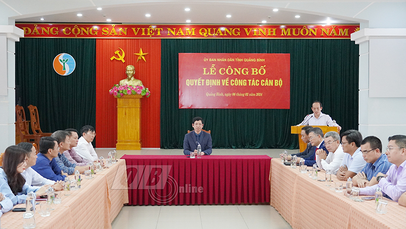Đồng chí Phó Chủ tịch UBND tỉnh Hồ An Phong chủ trì buổi lễ.