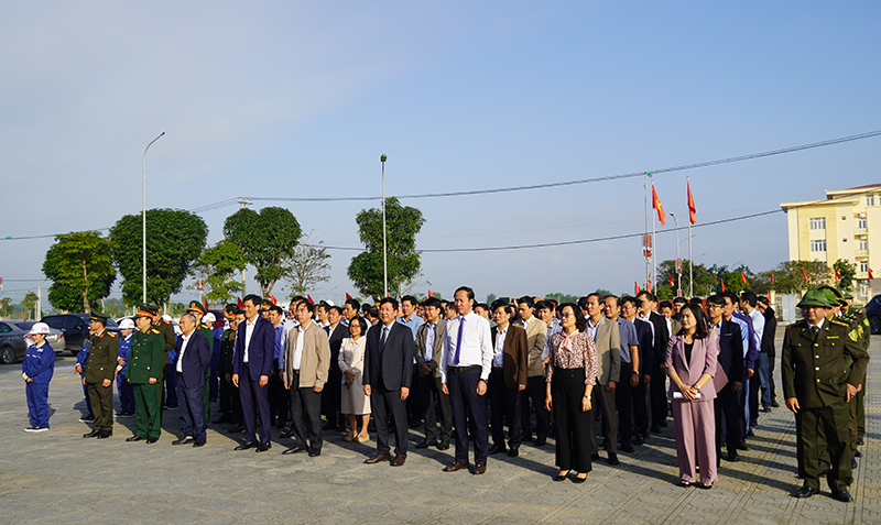 Các đại biểu tham dự tham dự lễ phát động ‘‘Tết trồng cây đời đời nhớ ơn Bác Hồ’’ năm 2024 tại huyện Quảng Trạch.