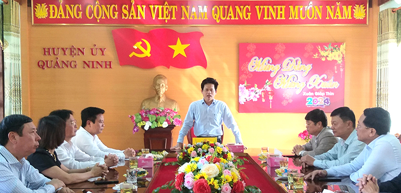 Đồng chí Chủ nhiệm UBKT Tỉnh ủy Lê Văn Bảo phát biểu tại buổi làm việc. 