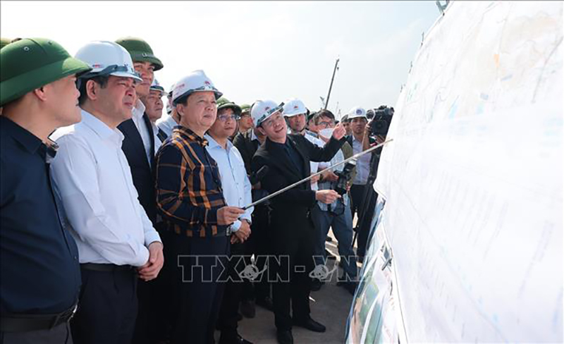  Phó Thủ tướng Trần Hồng Hà kiểm tra Dự án đường bộ cao tốc Bắc - Nam phía Đông đoạn Diễn Châu - Bãi Vọt. Ảnh: Dương Giang/TTXVN