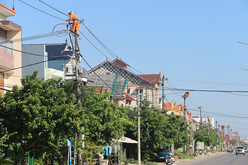 Công tác đầu tư xây dựng và sửa chữa lớn các công trình điện được PC Quảng Bình quan tâm.
