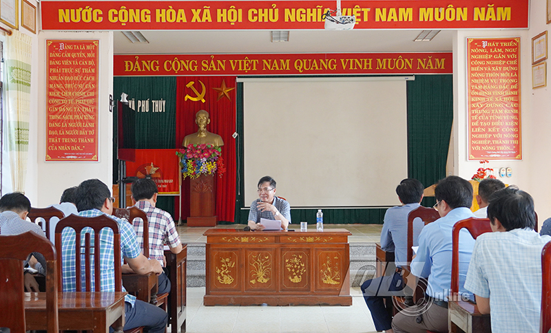 Đồng chí Phó Chủ tịch Thường trực UBND tỉnh Đoàn Ngọc Lâm làm việc với UBND huyện Lệ Thủy và các đơn vị liên quan để thúc đẩy tiến độ công tác bồi thường, giải phóng mặt bằng.
