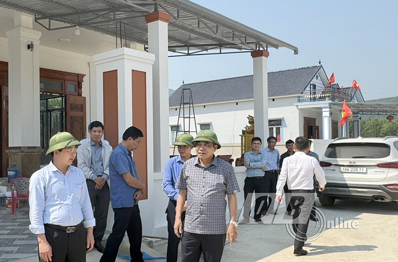 Đồng chí Phó Chủ tịch Thường trực UBND tỉnh Đoàn Ngọc Lâm kiểm tra tình hình tại Khu tái định cư Vạn Ninh (huyện Quảng Ninh).