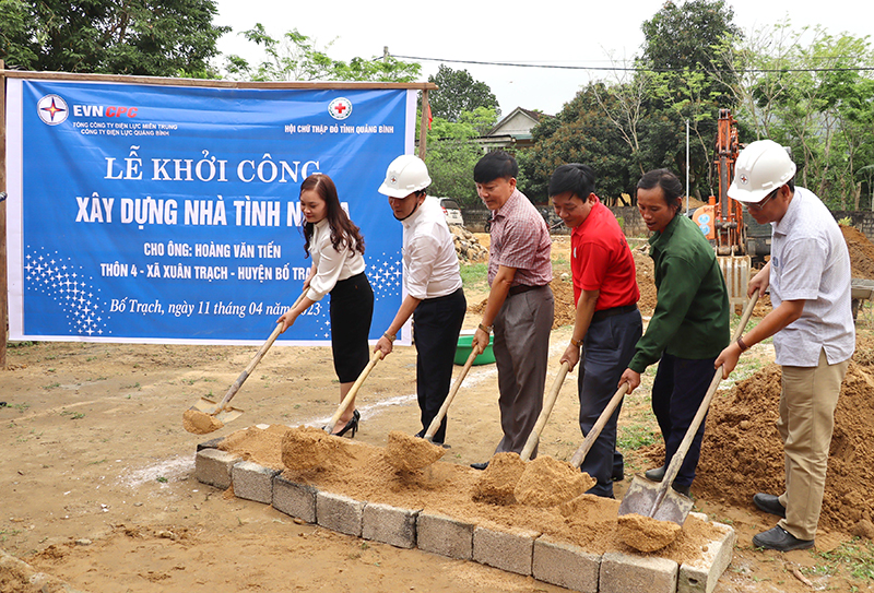 Trong năm 2023, PC Quảng Bình đã hỗ trợ nhiều hộ dân làm nhà.