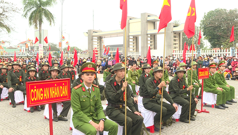 Các tân binh Quảng Bình lên đường làm nhiệm vụ.