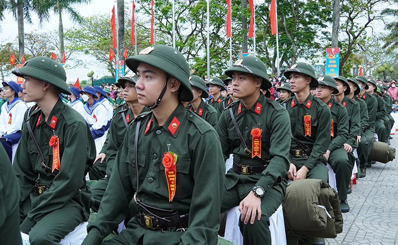 200 tân binh huyện Lệ Thủy sẵn sàng lên đường nhập ngũ.