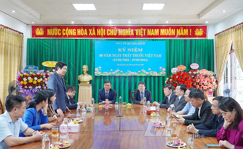 Đồng chí Phó Chủ tịch UBND tỉnh Hồ An Phong phát biểu, mong muốn ngành Y tế Quảng Bình nỗ lực khắc phục khó khăn, tiếp tục hoàn thành xuất sắc nhiệm vụ được giao.