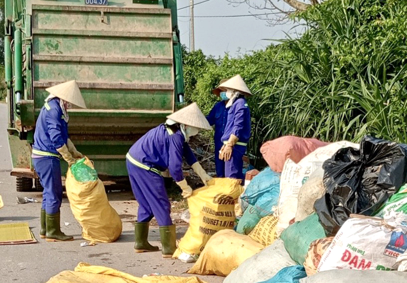 Lượng rác thải sinh hoạt trên địa bàn huyện Quảng Ninh tăng cao trong dịp trước, trong và sau Tết.