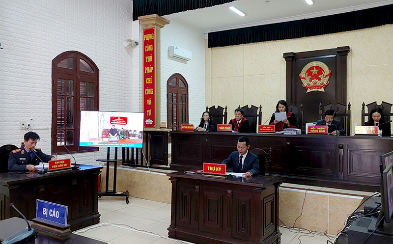 Phiên tòa hình sự sơ thẩm trực tuyến xét xử “siêu lừa” Trương Thị Lan Anh tại điểm cầu TAND tỉnh