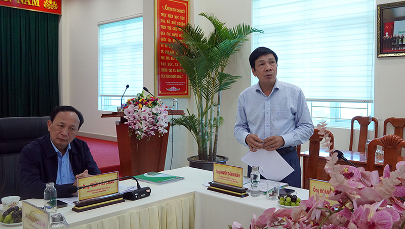 Đồng chí Ủy viên Ban Thường vụ Tỉnh ủy, Phó Chủ tịch Thường trực HĐND tỉnh Nguyễn Công Huấn phát biểu tại buổi làm việc