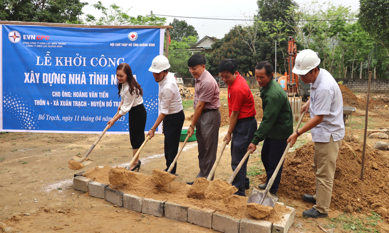 PC Quảng Bình và Hội CTĐ tỉnh đã khởi công xây dựng nhà tình nghĩa cho 20 hộ dân trên địa bàn tỉnh.