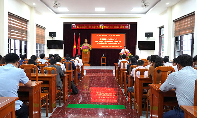 Khai giảng lớp trung cấp lý luận chính trị hệ không tập trung, khóa 30