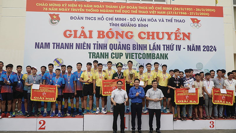 Tổ chức thành công giải bóng chuyền nam thanh niên lần thứ IV