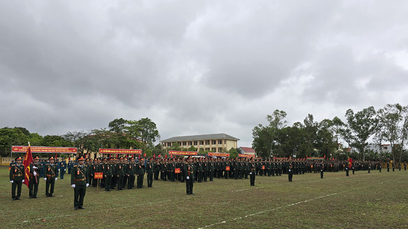 Quang cảnh lễ ra quân huấn luyện năm 2024 của lực lượng vũ trang tỉnh Quảng Bình.