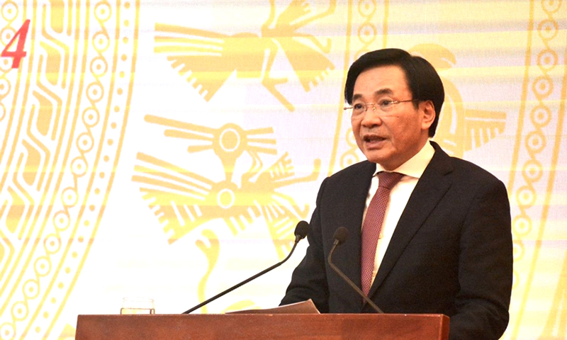 Bộ trưởng, Chủ nhiệm Văn phòng Chính phủ Trần Văn Sơn phát biểu tại buổi họp báo. 