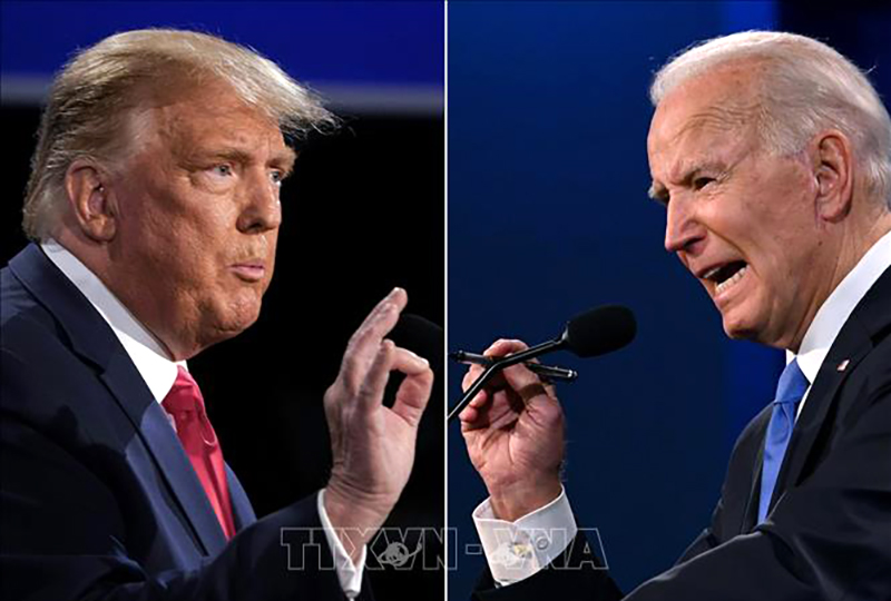 Các cuộc thăm dò dư luận toàn quốc tới đầu tháng 3 đều cho thấy nhiều khả năng năm nay sẽ chứng kiến màn tái đấu giữa ứng cử viên Joe Biden (phải) của đảng Dân chủ và Donald Trump bên phía đảng Cộng hòa. Ảnh tư liệu: AFP/TTXVN