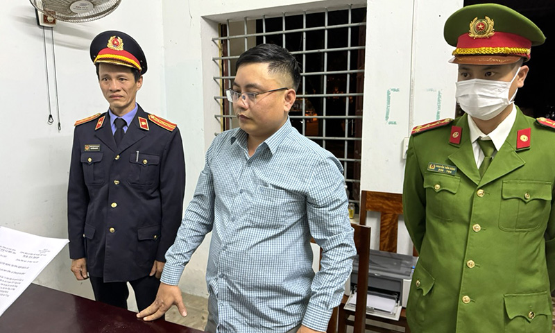 Cơ quan chức năng thi hành lệnh giữ người trong trường hợp khẩn cấp đối với Mai Xuân Hữu.
