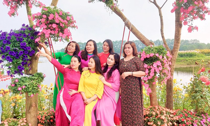 Chị em phụ nữ huyện Quảng Trạch hưởng ứng 