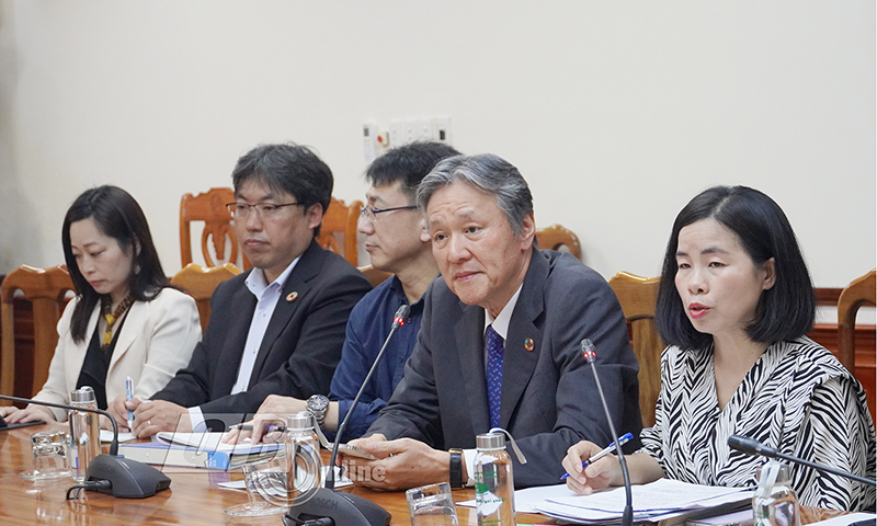 Ông Keiji Nishizawa, Chủ tịch Quỹ Bảo tồn thiên nhiên Keidanren phát biểu tại cuộc làm việc 