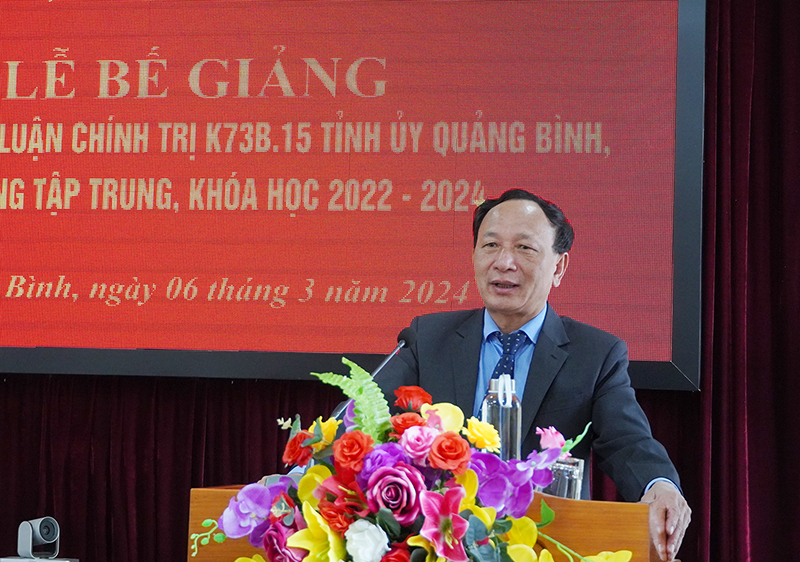 Đồng chí Phó Bí thư Tỉnh ủy Trần Hải Châu phát biểu chỉ đạo tại lễ bế giảng.