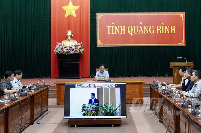 Đồng chí Phó Chủ tịch Thường trực UBND tỉnh Đoàn Ngọc Lâm và các đại biểu dự hội nghị tại điểm cầu Quảng Bình.