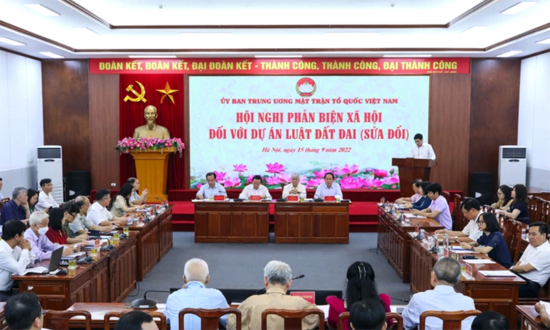 Hội nghị phản biện xã hội đối với Dự án Luật Đất đai (sửa đổi) do Ủy ban Trung ương Mặt trận Tổ quốc Việt Nam tổ chức. (Ảnh QUANG VINH)