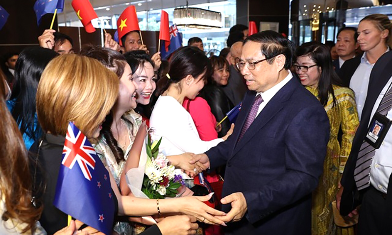 Thủ tướng Phạm Minh Chính và Phu nhân Lê Thị Bích Trân cùng Đoàn công tác đã có cuộc gặp gỡ cán bộ, nhân viên Đại sứ quán và cộng đồng người Việt Nam tại New Zealand.