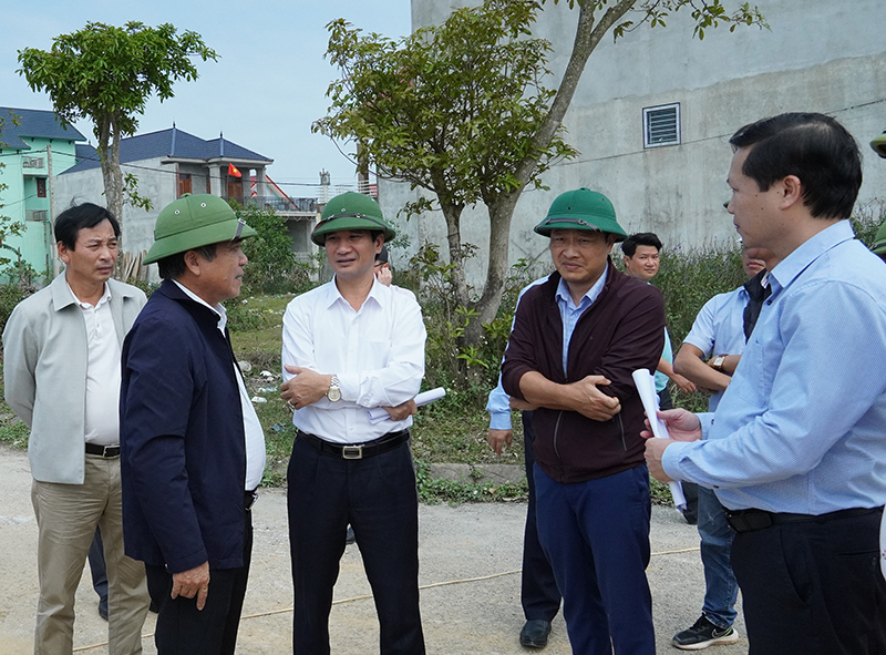 Đồng chí Phó Chủ tịch Thường trực UBND tỉnh Đoàn Ngọc Lâm đề nghị huyện Lệ Thủy cần khẩn trương hoàn thành hỗ trợ, bồi thường, bàn giao mặt bằng cho chủ đầu tư;.