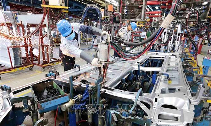 Sản xuất ô tô tại nhà máy của Công ty FORD Việt Nam (liên doanh giữa Tập đoàn Ô tô Ford của Hoa Kỳ và Công ty Diesel Sông Công). Ảnh minh họa: Trần Việt/TTXVN
