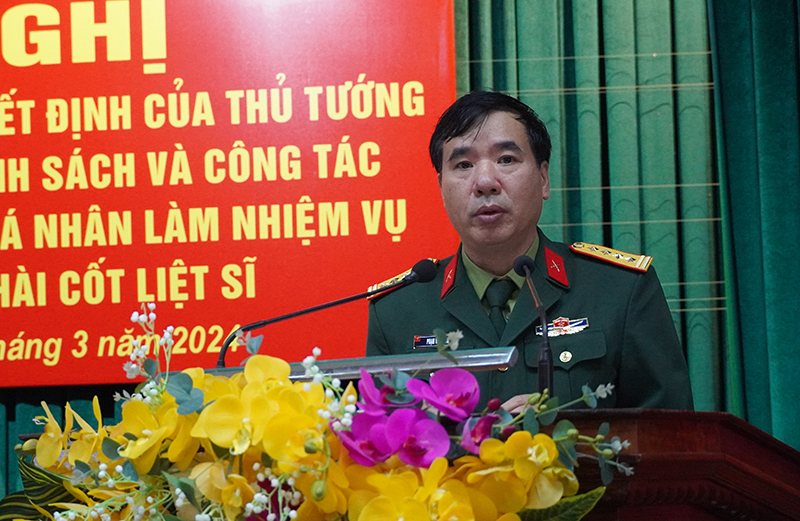 Đại táĐại tá Phạm Văn Đông, Phó Chủ nhiệm Chính trị Quân khu 4 phát biểu tại hội nghị.