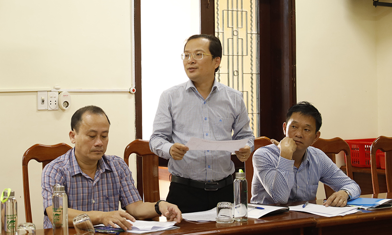 Đại diện Điện lực Quảng Bình phát biểu tại cuộc họp.