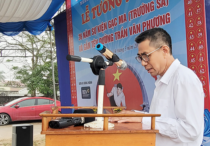 Anh Trần Văn Hồng, em trai AHLS Trần Văn Phương thay mặt gia đình phát biểu đáp từ tại buổi lễ