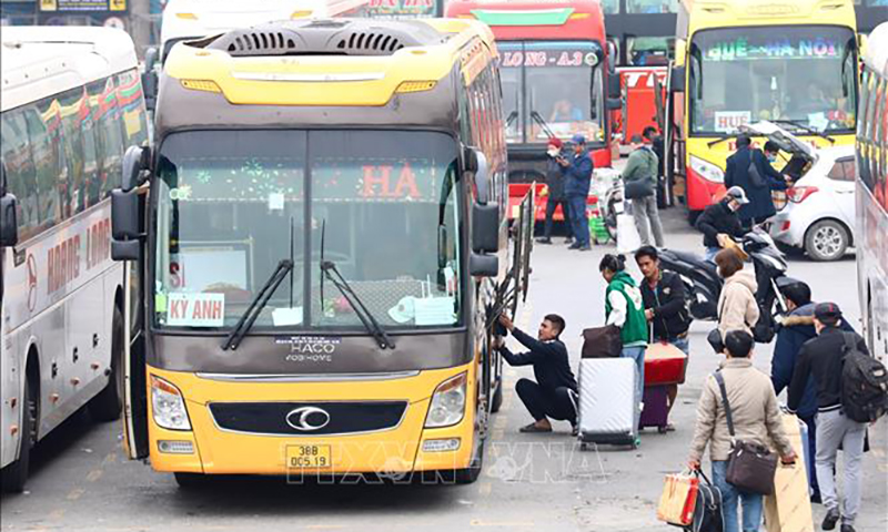 Hành khách đến Bến xe Nước Ngầm rời Hà Nội. Ảnh minh họa: Hoàng Hiếu/TTXVN