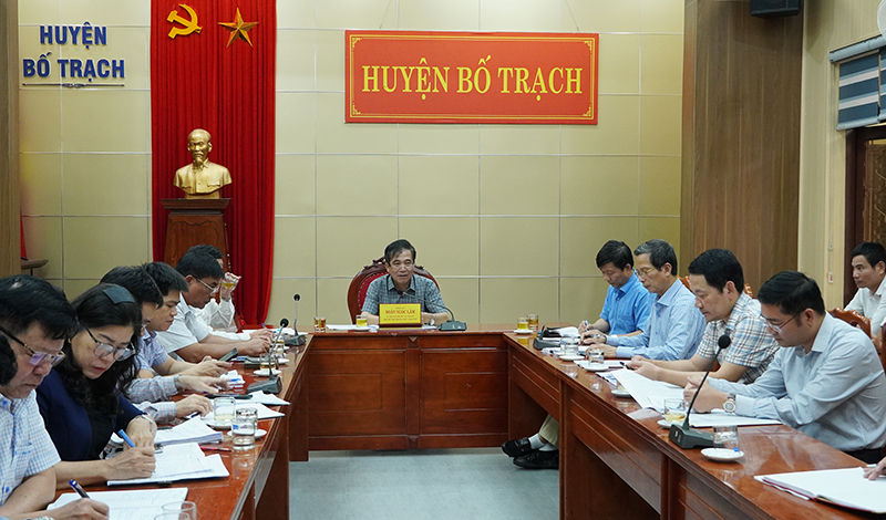 Phó Chủ tịch Thường trực UBND tỉnh Đoàn Ngọc Lâm chủ trì buổi làm việc với UBND huyện Bố Trạch.
